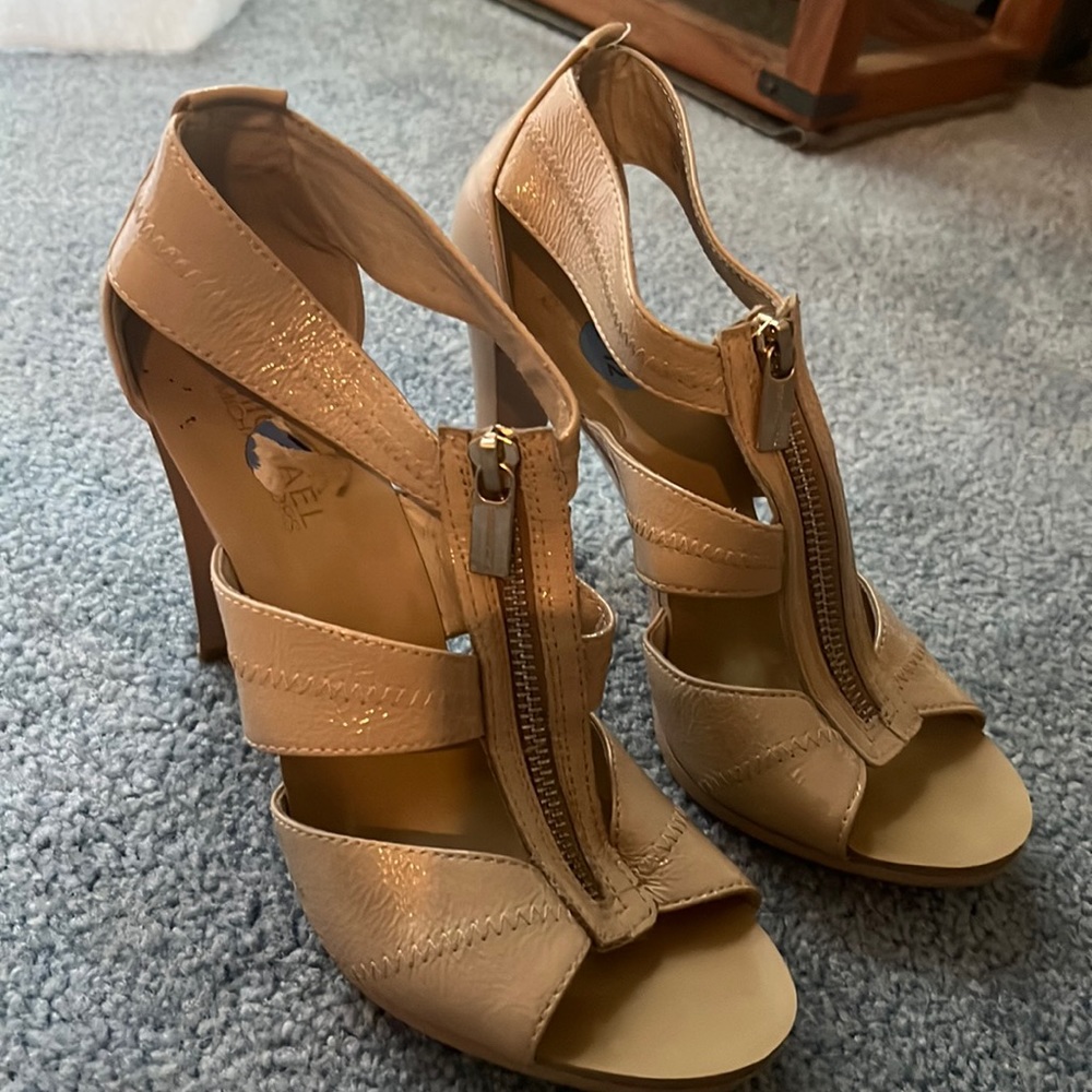 Michael Kors Vintage Tan Zip front high heels 7.5 - Picture 2 of 4